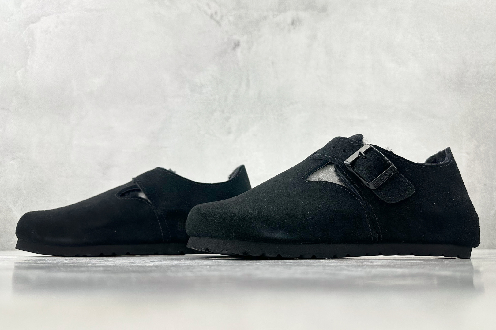 莞产 
Birkenstock London Shearling系列黑色

货号：
尺码：35 36 3