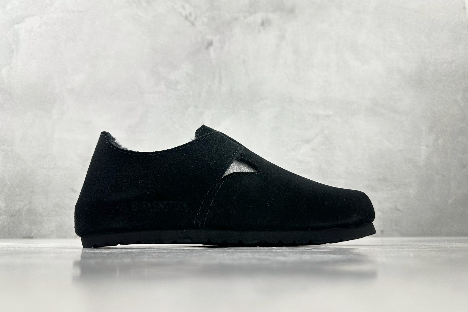 莞产 
Birkenstock London Shearling系列黑色

货号：
尺码：35 36 3