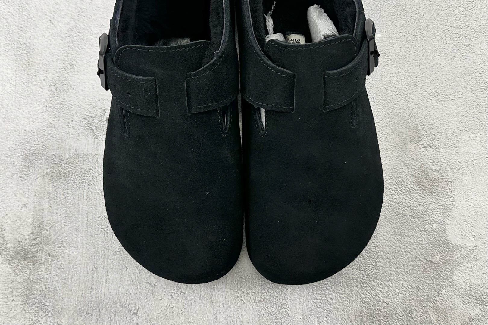 莞产 
Birkenstock London Shearling系列黑色

货号：
尺码：35 36 3