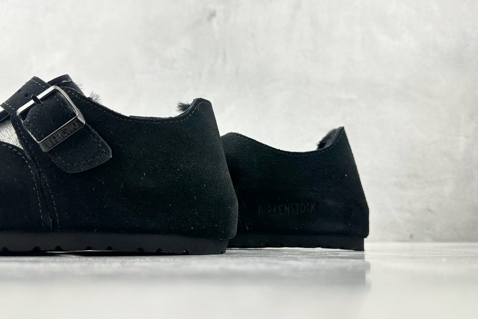 莞产 
Birkenstock London Shearling系列黑色

货号：
尺码：35 36 3