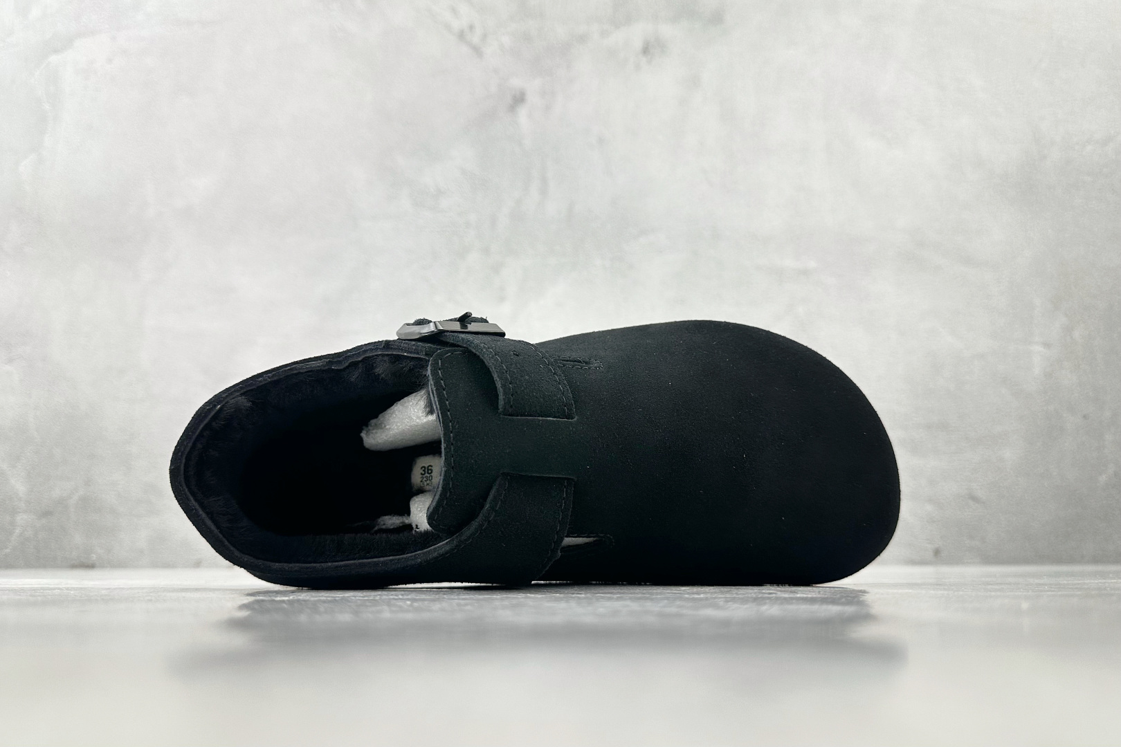 莞产 
Birkenstock London Shearling系列黑色

货号：
尺码：35 36 3