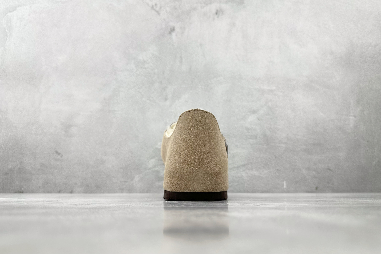 莞产 
Birkenstock London Shearling 沙色

货号：
尺码：35 36 36