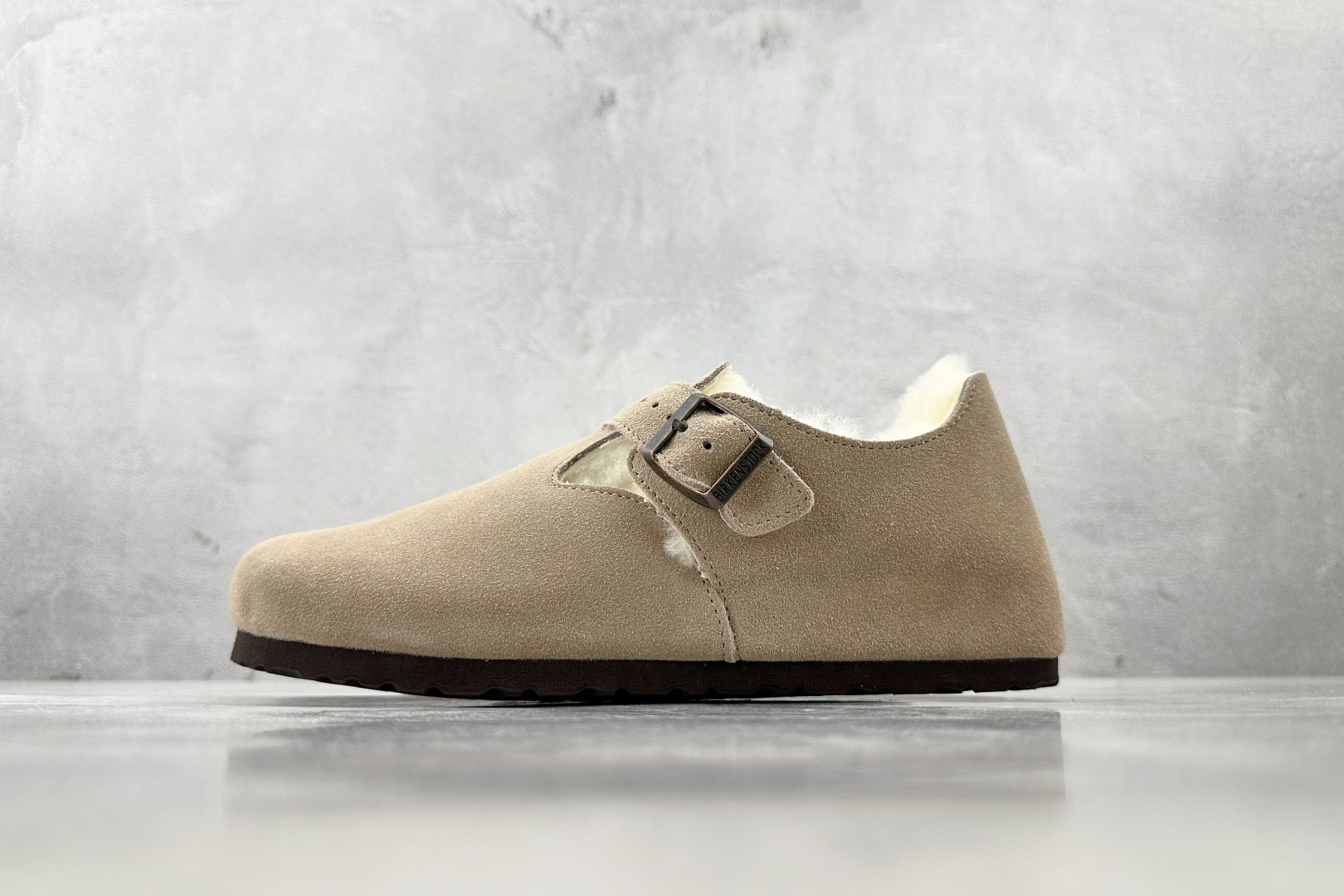 莞产 
Birkenstock London Shearling 沙色

货号：
尺码：35 36 36