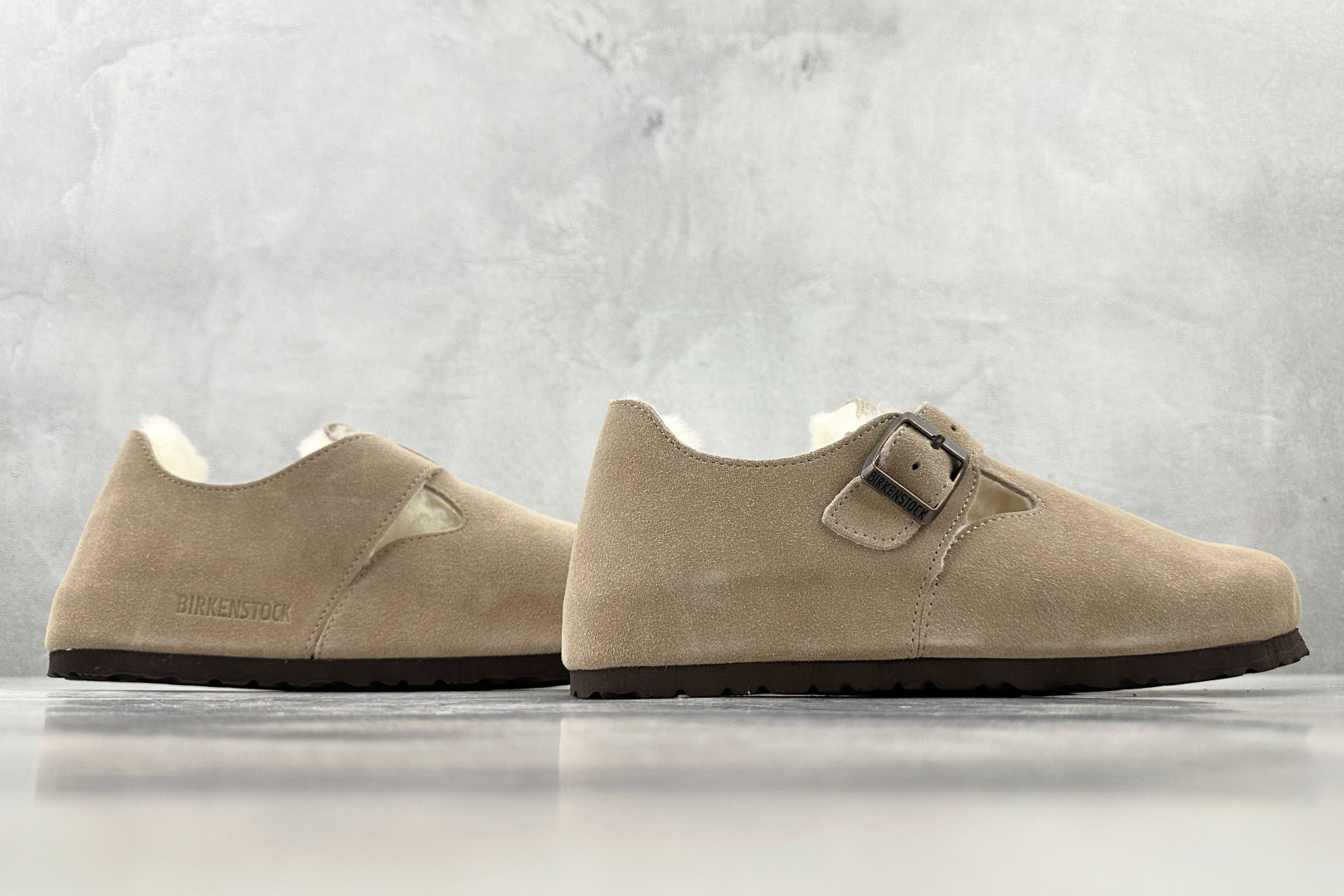 莞产 
Birkenstock London Shearling 沙色

货号：
尺码：35 36 36