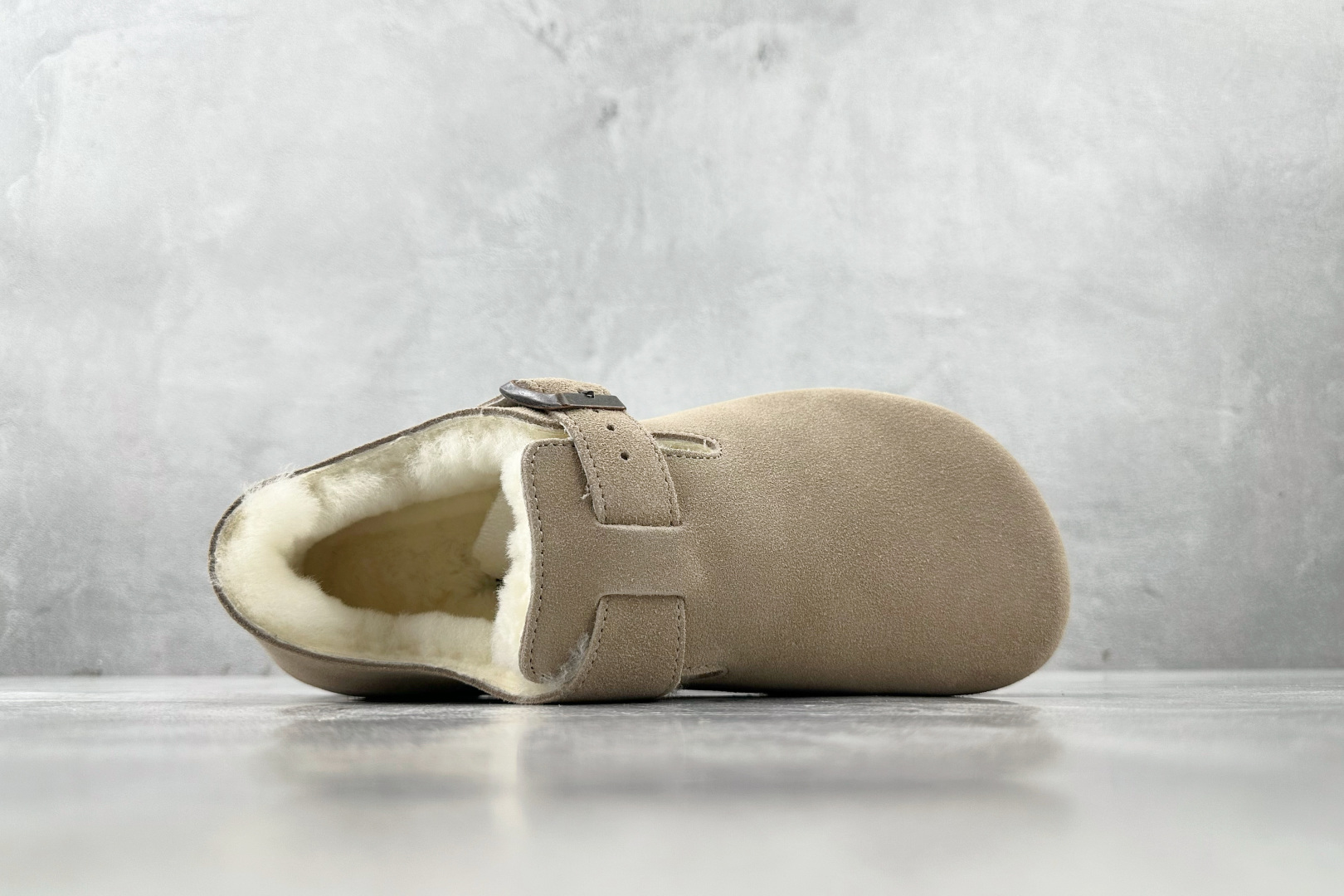 莞产 
Birkenstock London Shearling 沙色

货号：
尺码：35 36 36