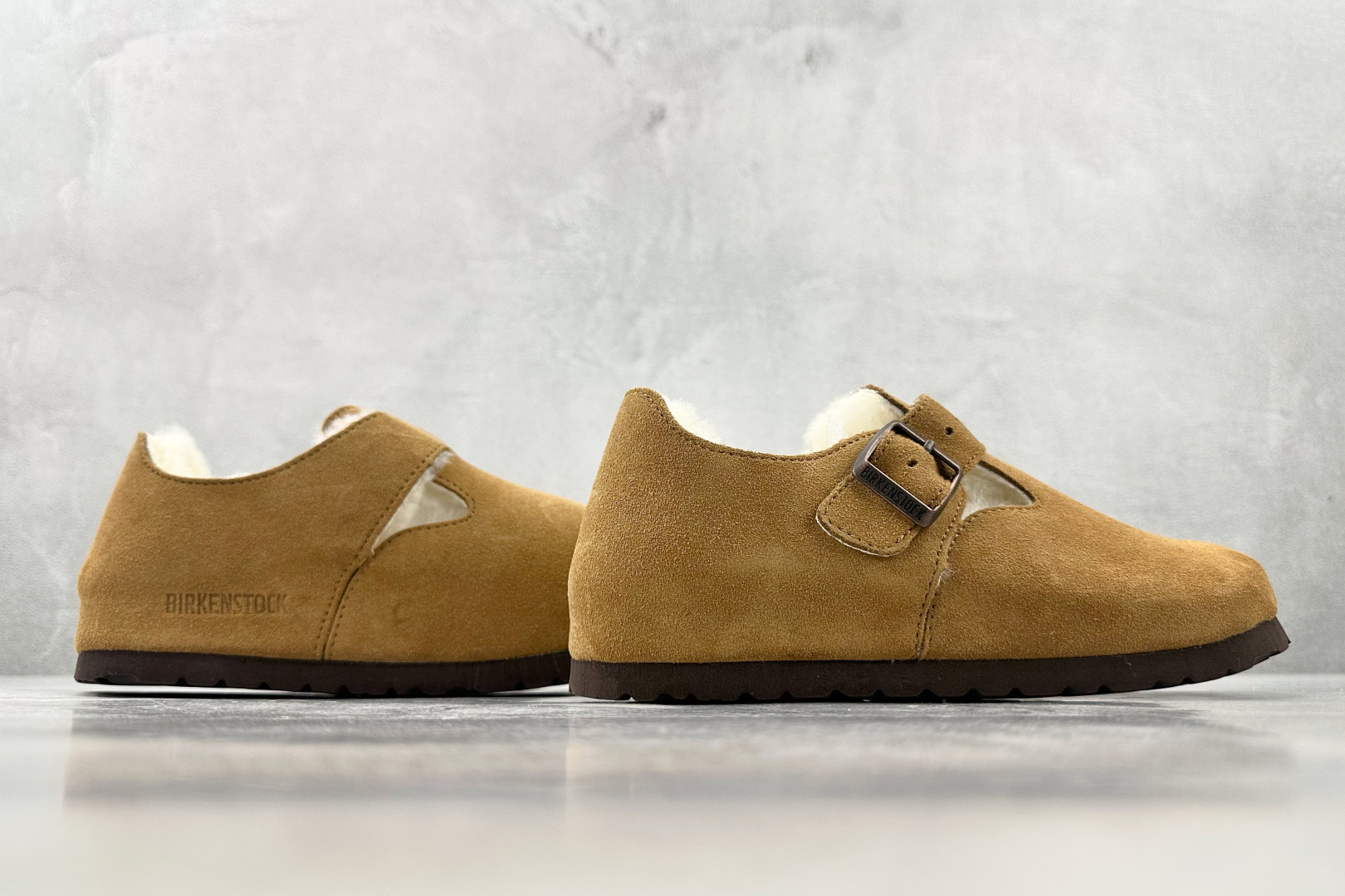 莞产 
Birkenstock London Shearling 棕色

货号：
尺码：35 36 36