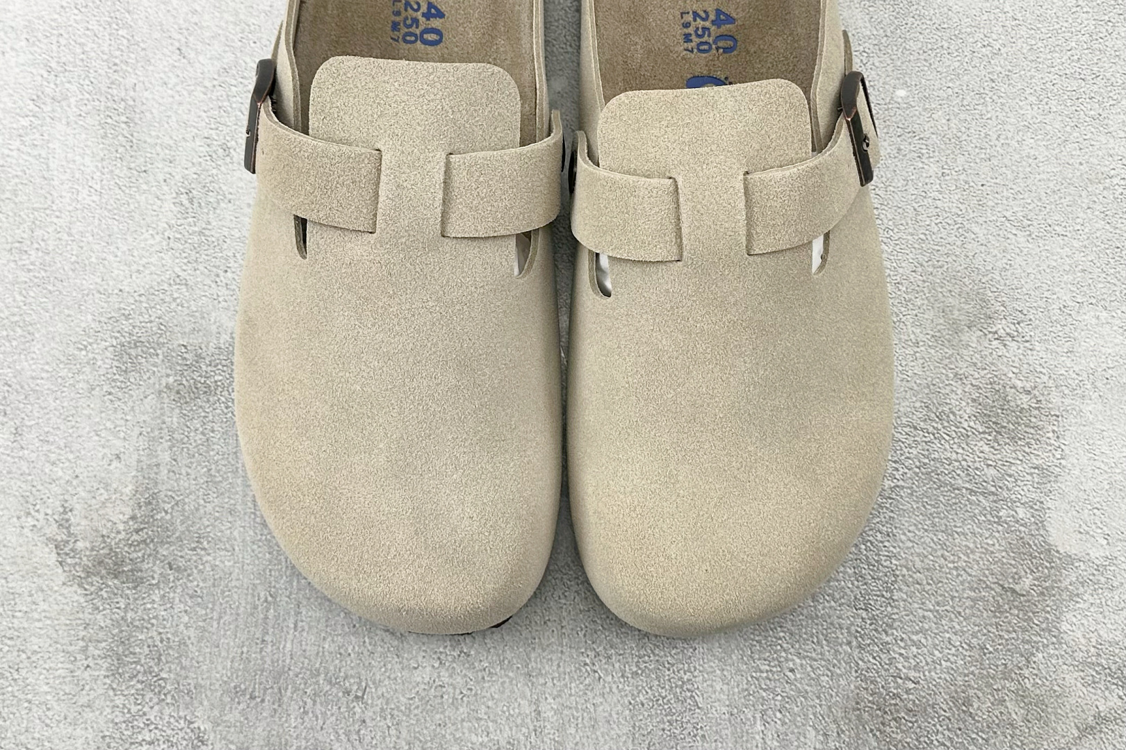 莞产 
Birkenstock 灰褐色

货号：
尺码：35 36 36.5 37 38.5 39 40