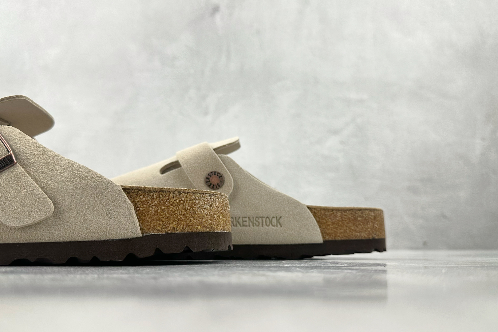 莞产 
Birkenstock 灰褐色

货号：
尺码：35 36 36.5 37 38.5 39 40