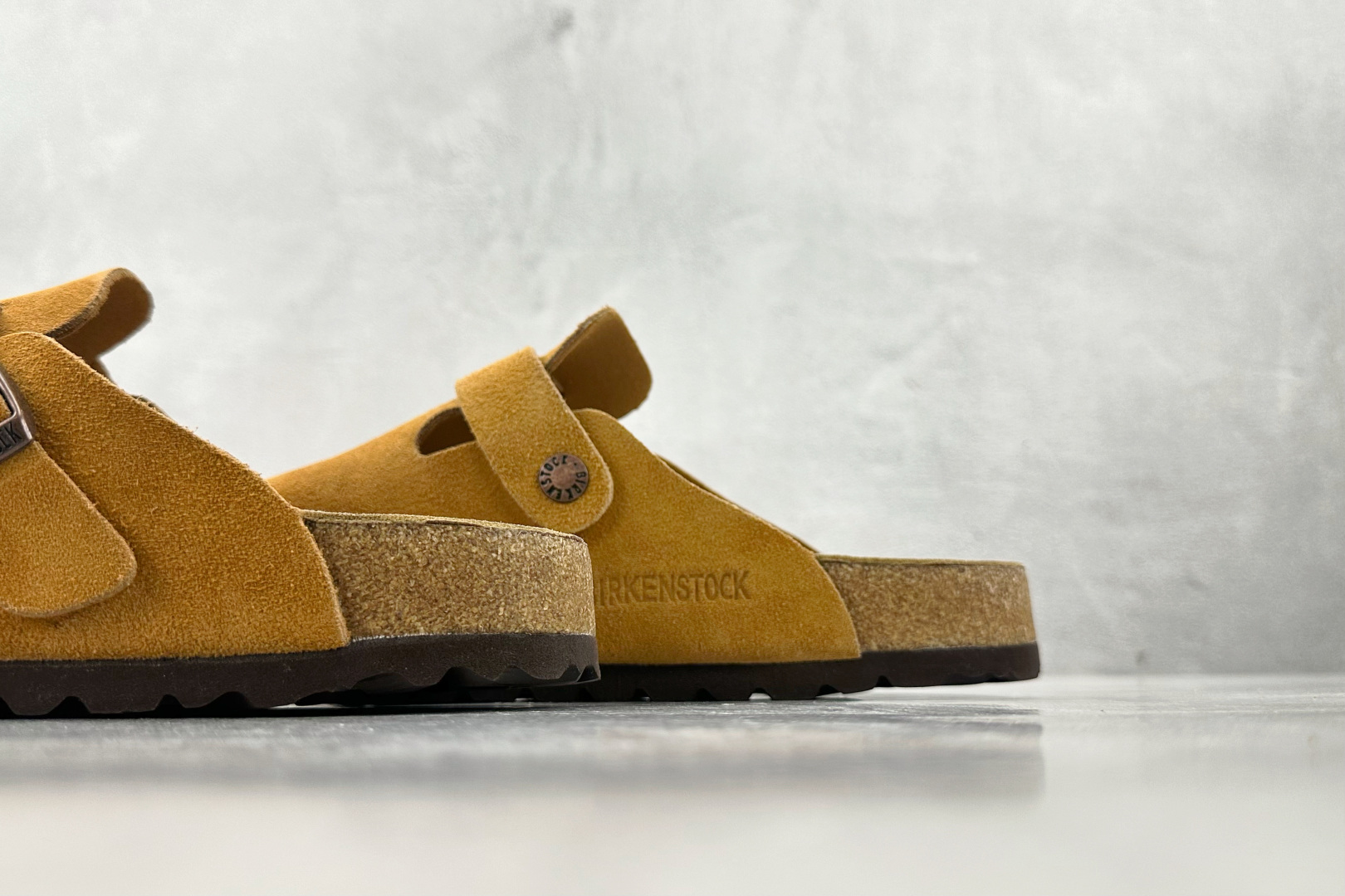 莞产 
Birkenstock 棕色

货号：
尺码：35 36 36.5 37 38.5 39 40 