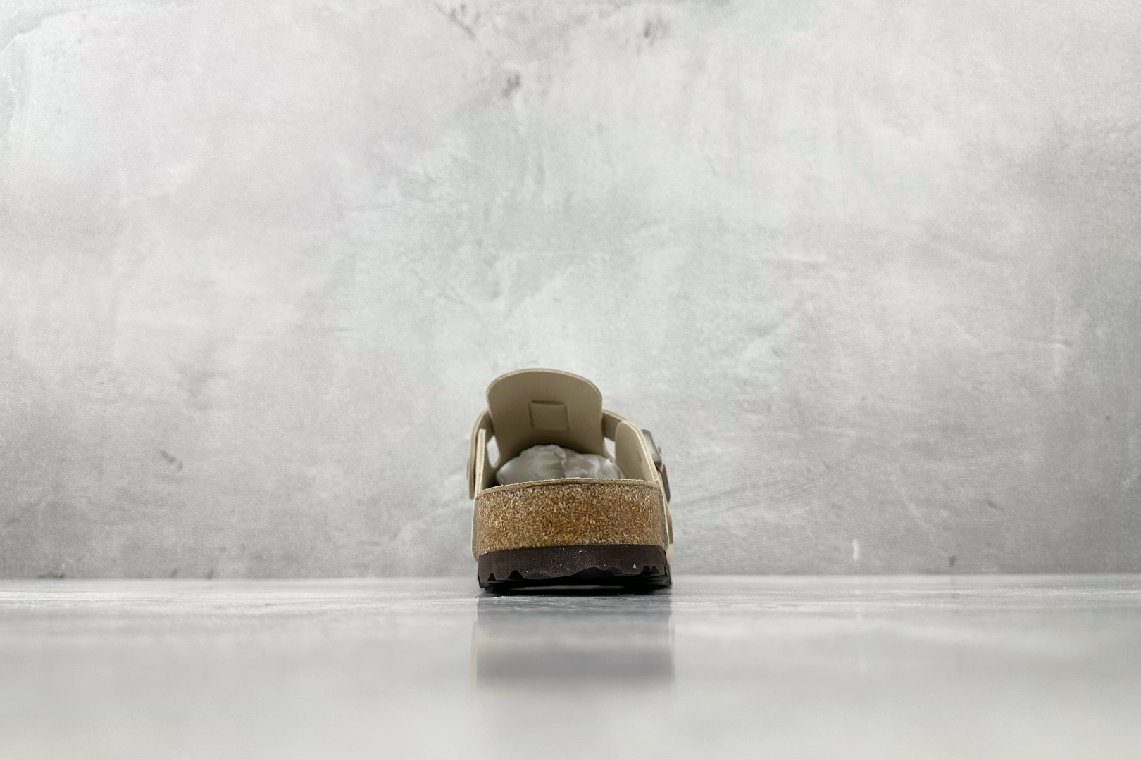 莞产 
Birkenstock 灰褐色

货号：
尺码：35 36 36.5 37 38.5 39 40