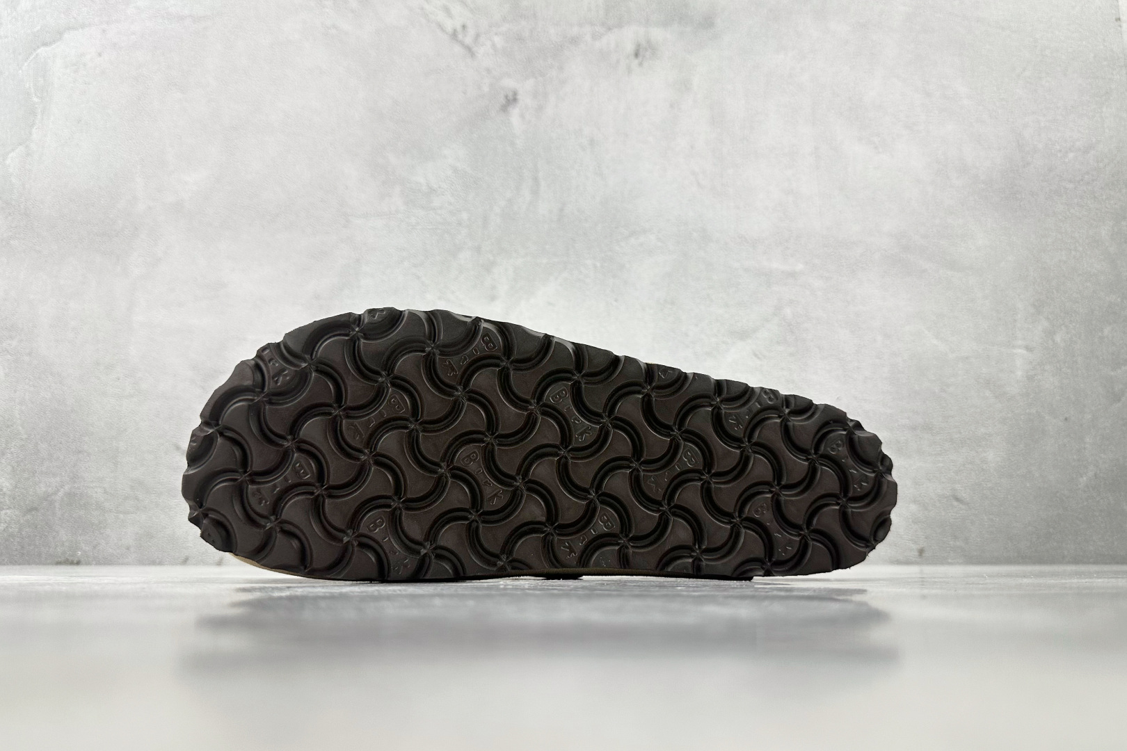 莞产 
Birkenstock 灰褐色

货号：
尺码：35 36 36.5 37 38.5 39 40
