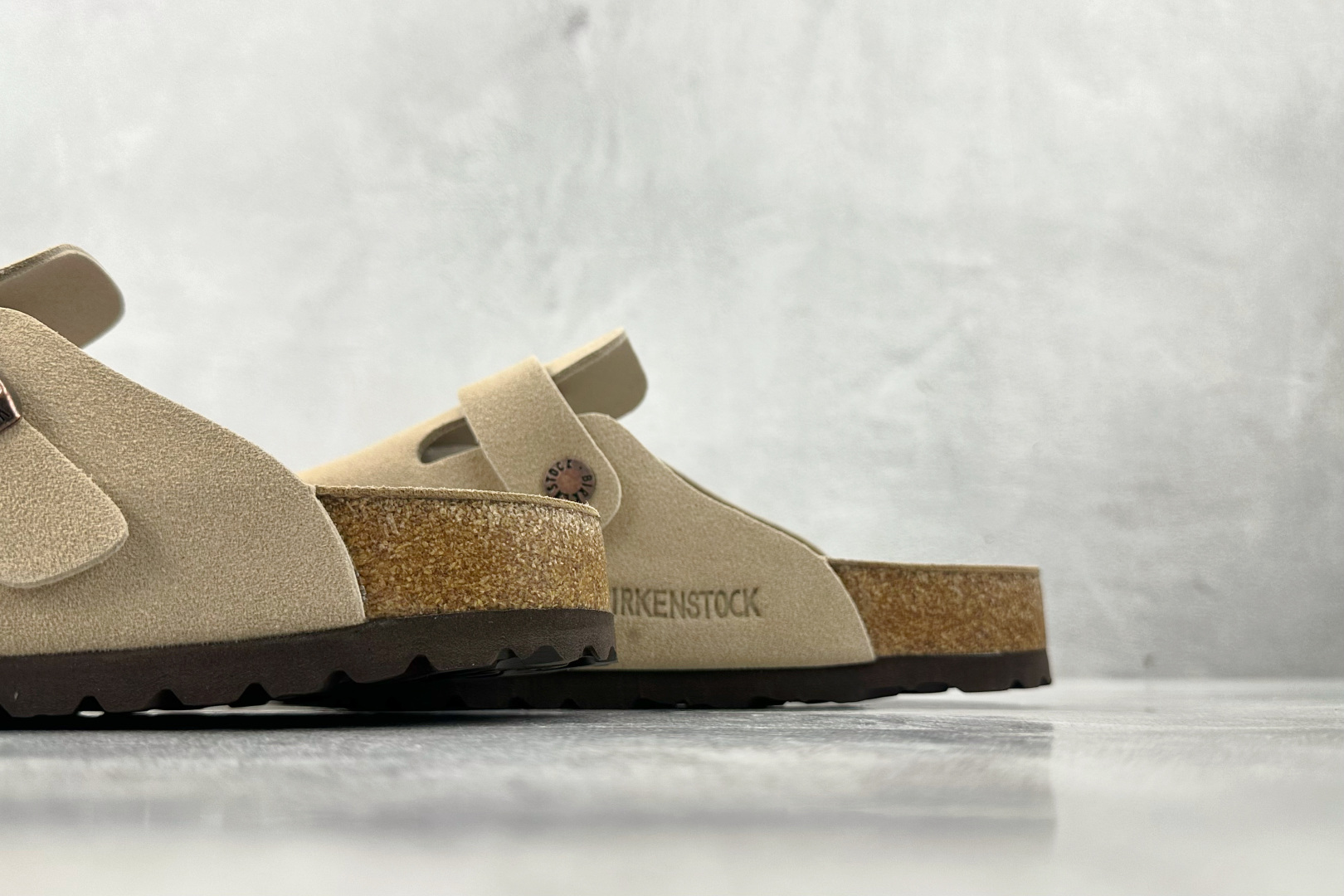 莞产 
Birkenstock 灰褐色

货号：
尺码：35 36 36.5 37 38.5 39 40