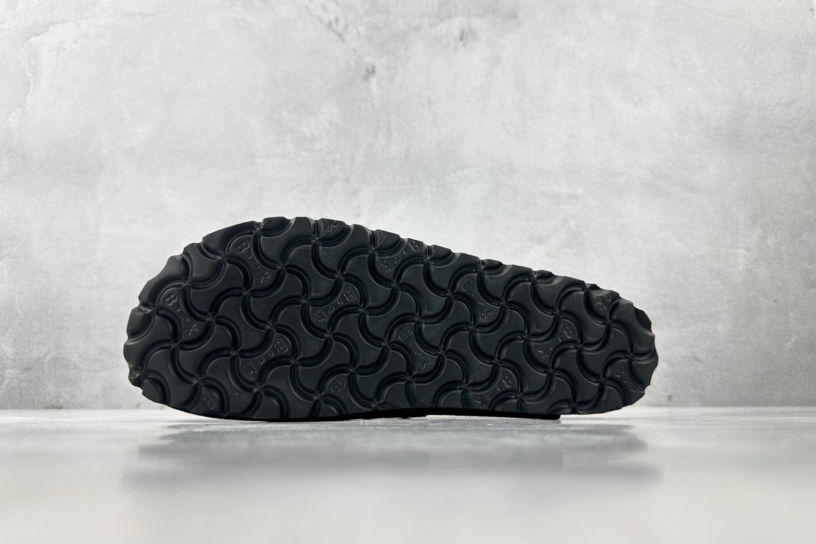 莞产 
Birkenstock 黑色

货号：
尺码：35 36 36.5 37 38.5 39 40 