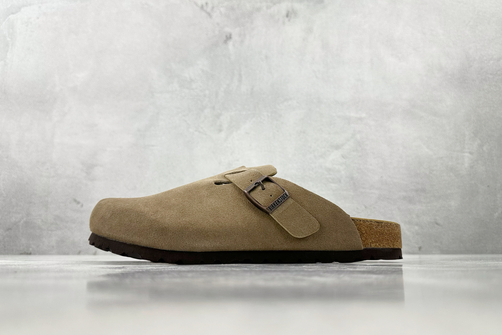 莞产 
Birkenstock Boston Soft Footbed 灰色

货号：
尺码：35 36
