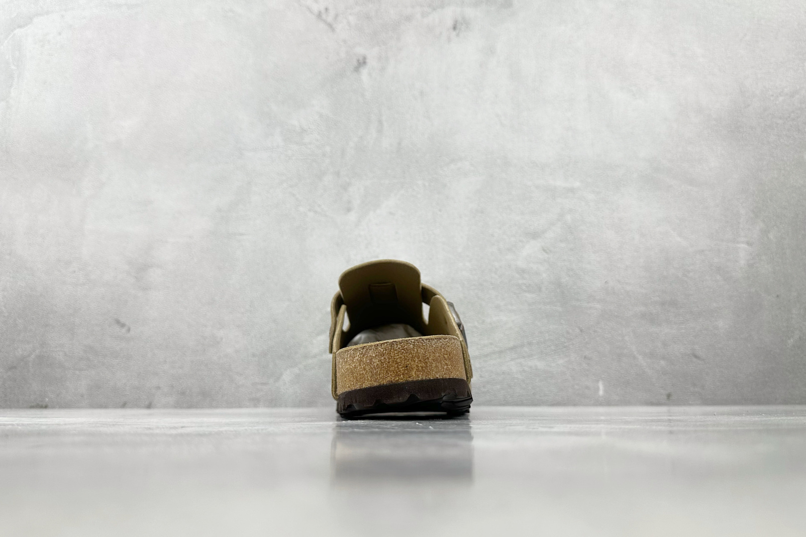 莞产 
Birkenstock Boston Soft Footbed 灰色

货号：
尺码：35 36