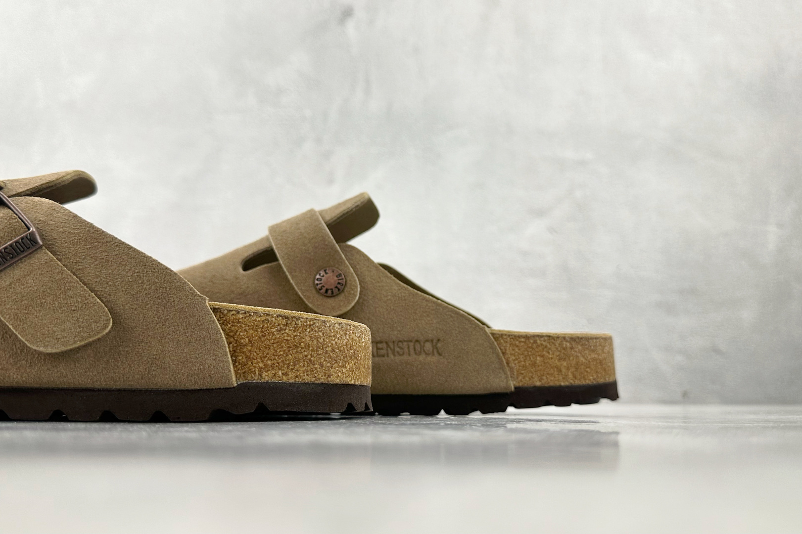 莞产 
Birkenstock Boston Soft Footbed 灰色

货号：
尺码：35 36