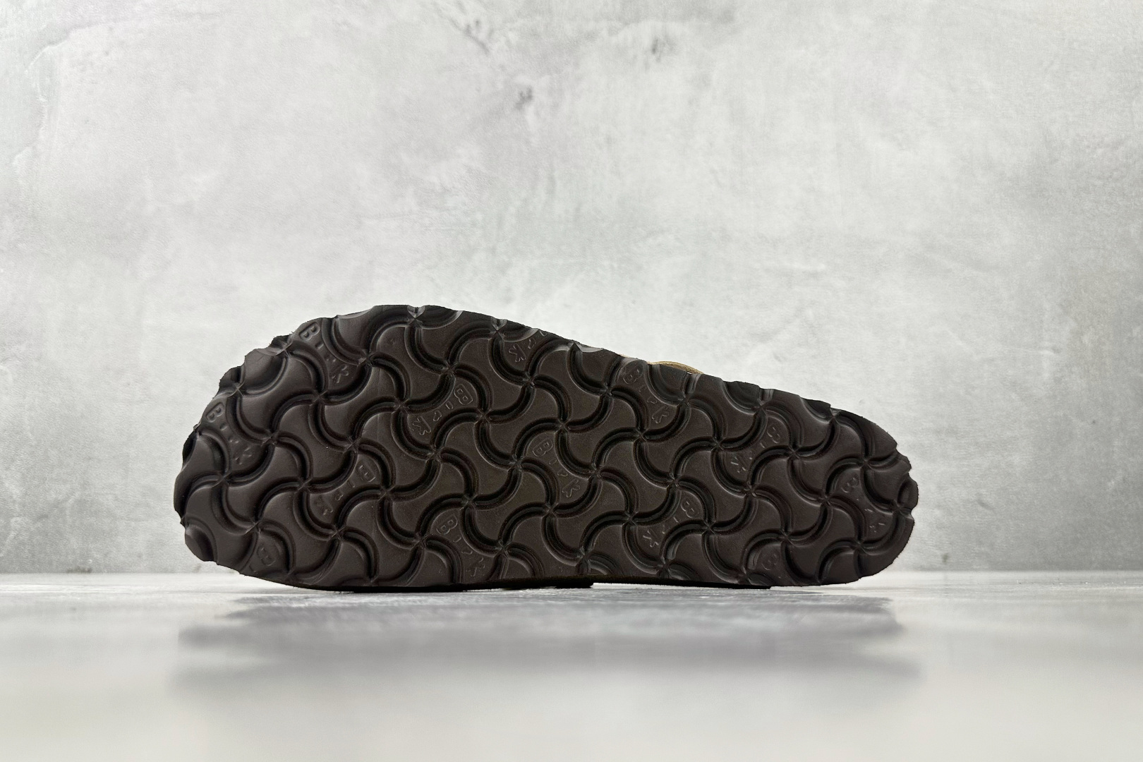 莞产 
Birkenstock Boston Soft Footbed 灰色

货号：
尺码：35 36