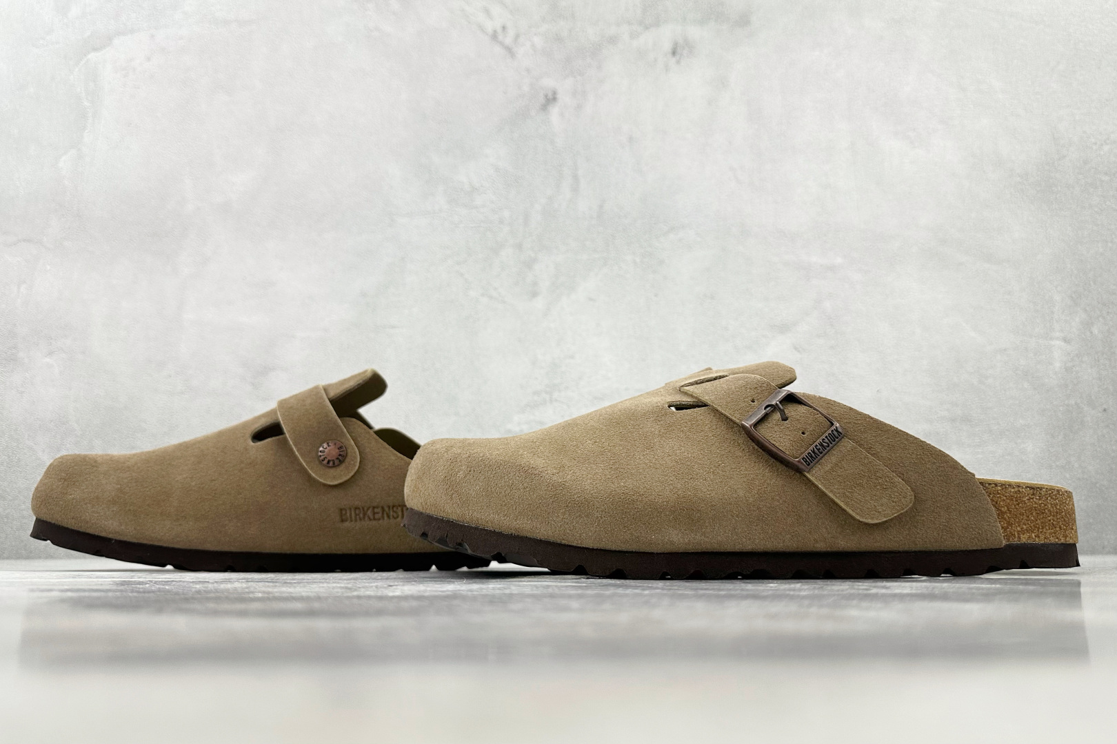 莞产 
Birkenstock Boston Soft Footbed 灰色

货号：
尺码：35 36