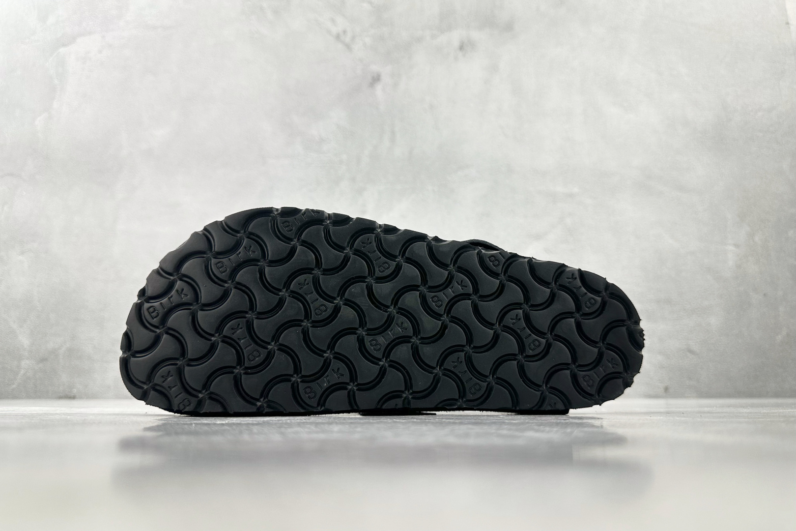 莞产 
Birkenstock 黑色

货号：
尺码：35 36 36.5 37 38.5 39 40
