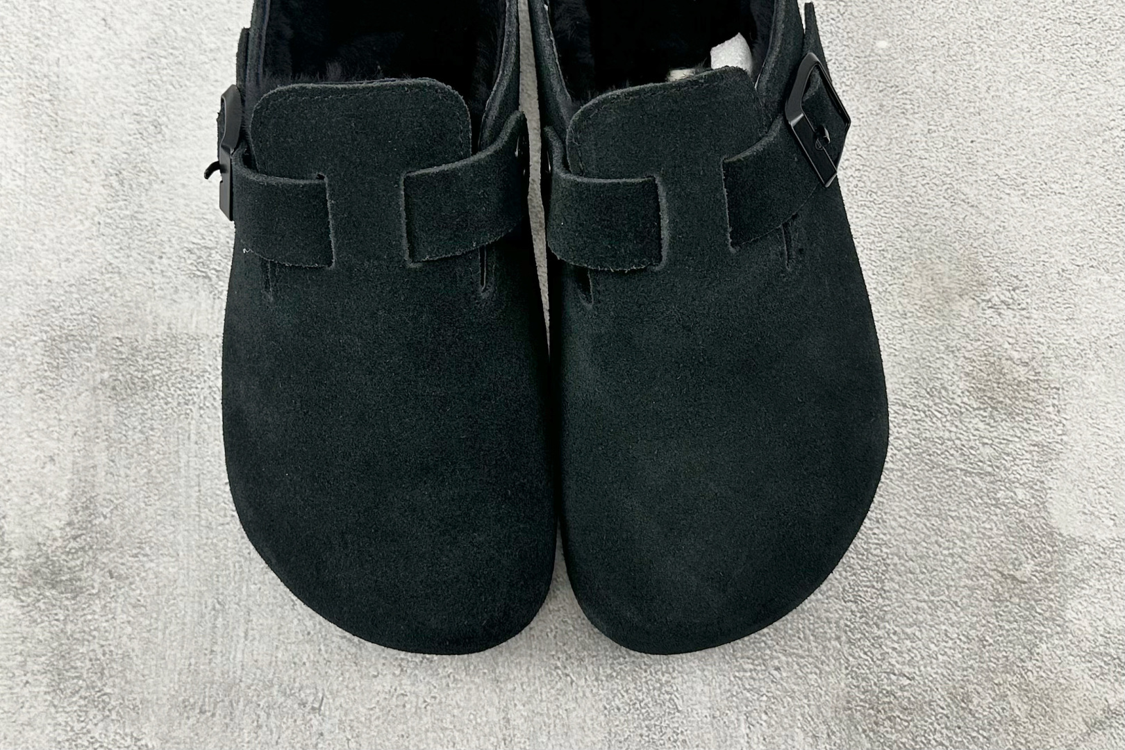 莞产 
Birkenstock 黑色

货号：
尺码：35 36 36.5 37 38.5 39 40
