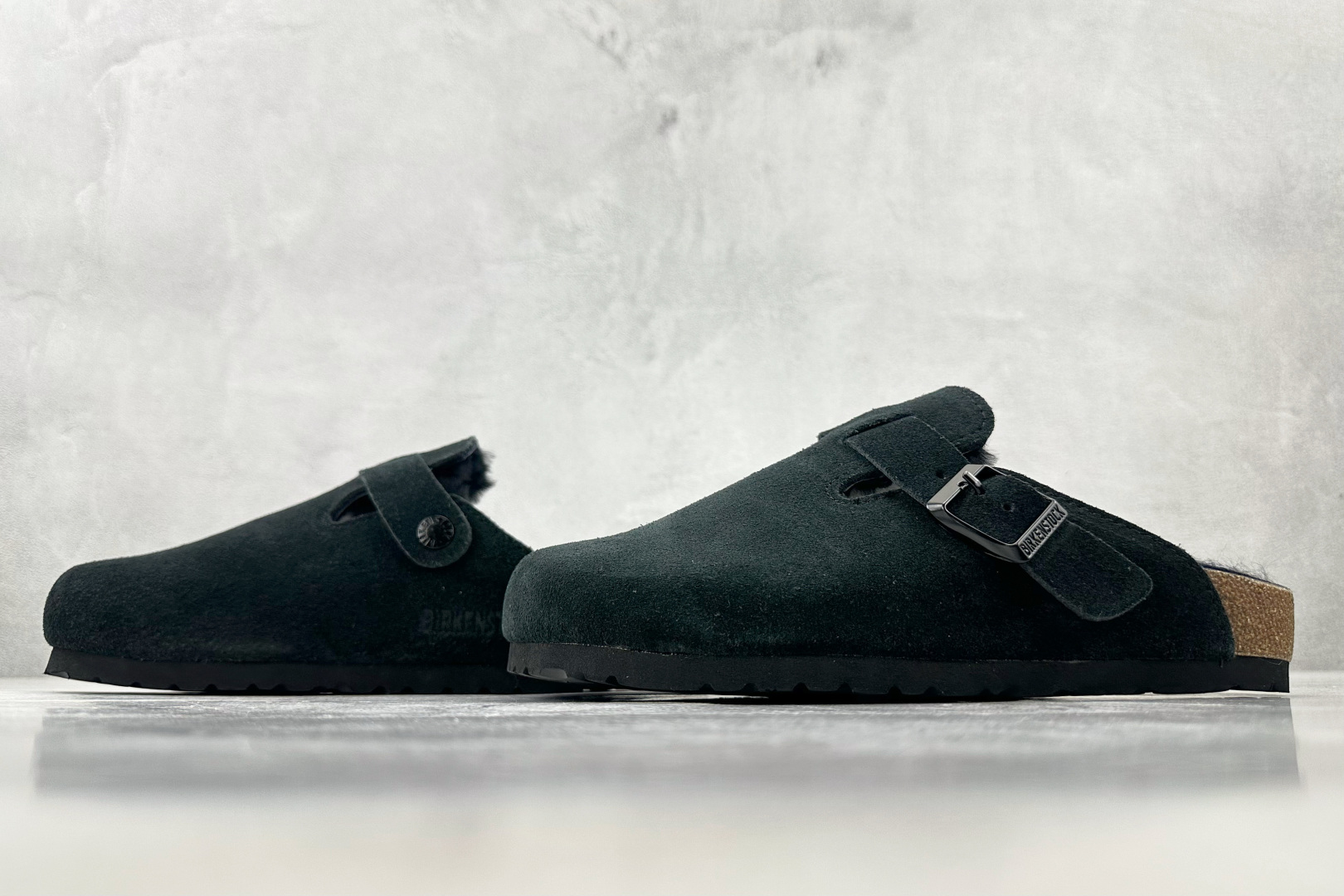 莞产 
Birkenstock 黑色

货号：
尺码：35 36 36.5 37 38.5 39 40
