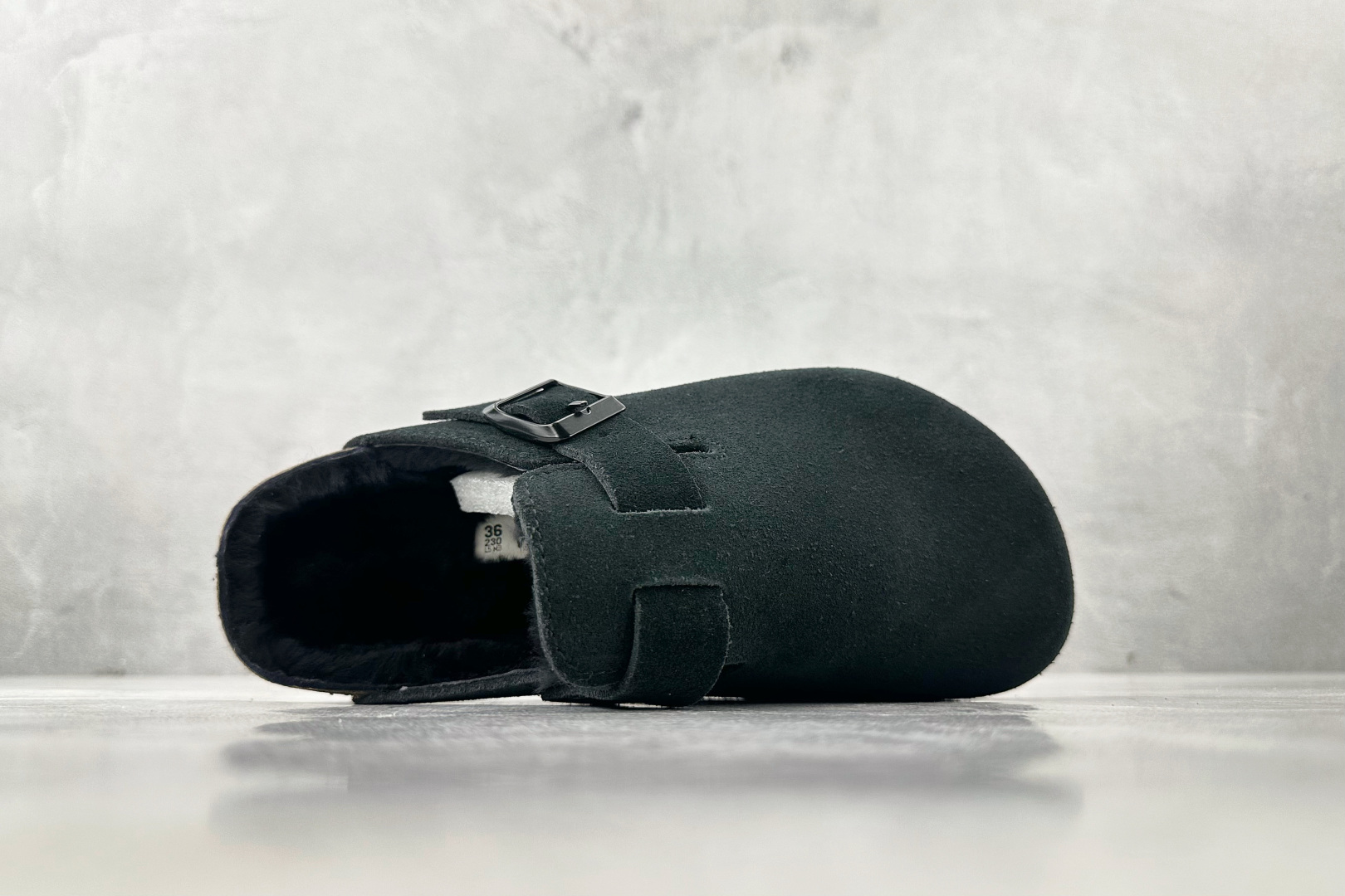 莞产 
Birkenstock 黑色

货号：
尺码：35 36 36.5 37 38.5 39 40

