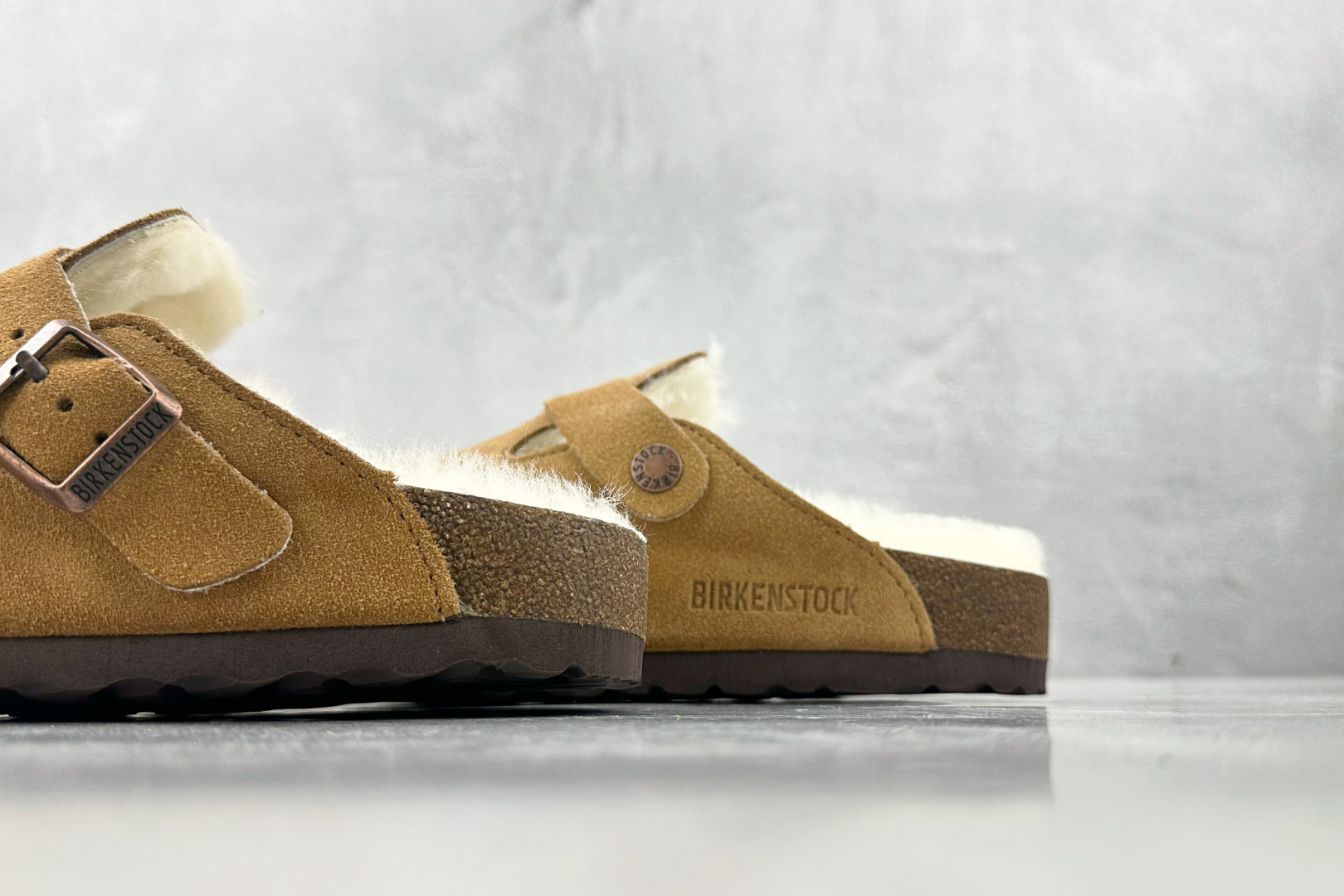 莞产 
Birkenstock Boston shearling系列 棕色

货号：
尺码：35 36 