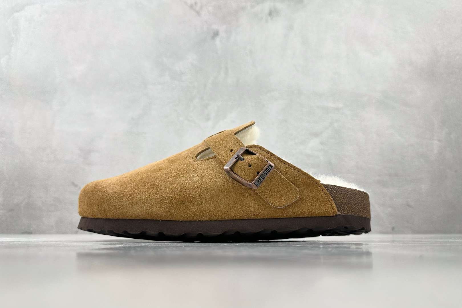莞产 
Birkenstock Boston shearling系列 棕色

货号：
尺码：35 36 