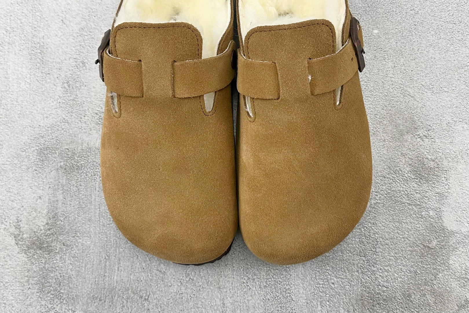 莞产 
Birkenstock Boston shearling系列 棕色

货号：
尺码：35 36 