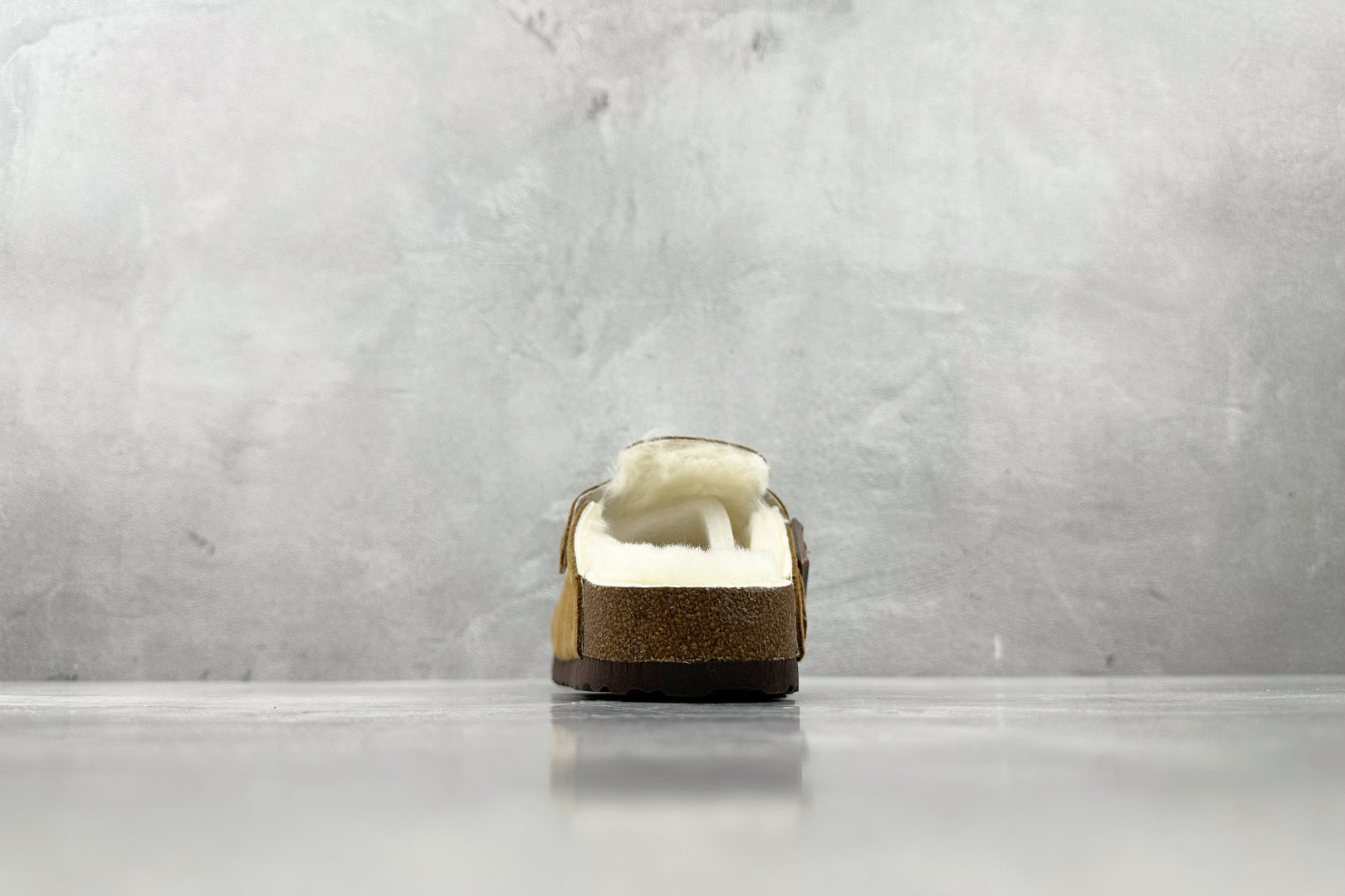莞产 
Birkenstock Boston shearling系列 棕色

货号：
尺码：35 36 