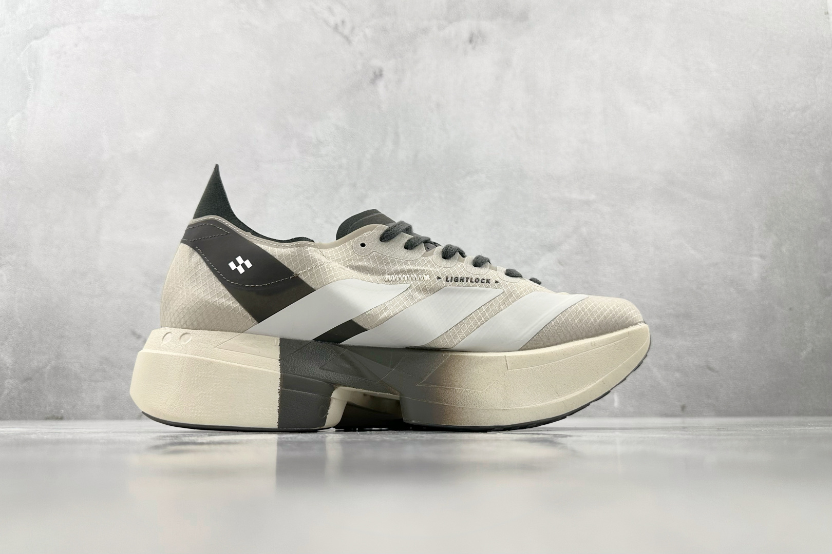 BS 
纯原  Y-3 adidas Adizero Adios Pro 4 灰色

货号：JS3154