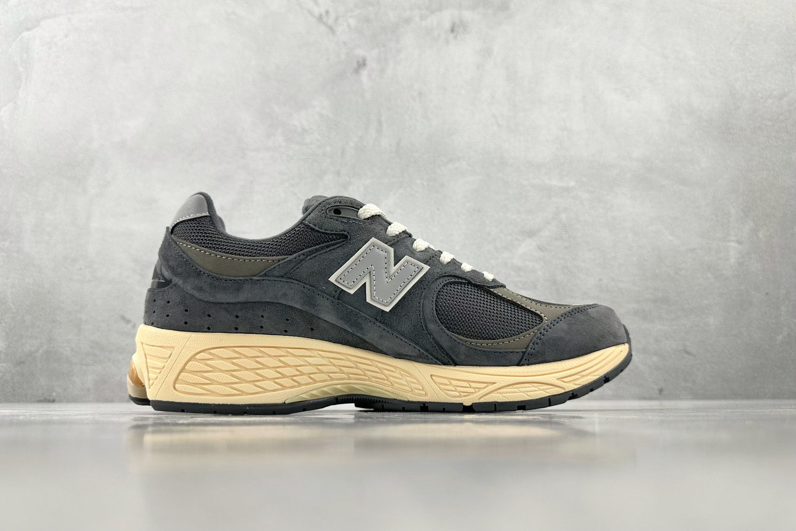 K13 版 
New Balance NB 2002R 灰碳色

货号：M2002RHO
尺码：36 3