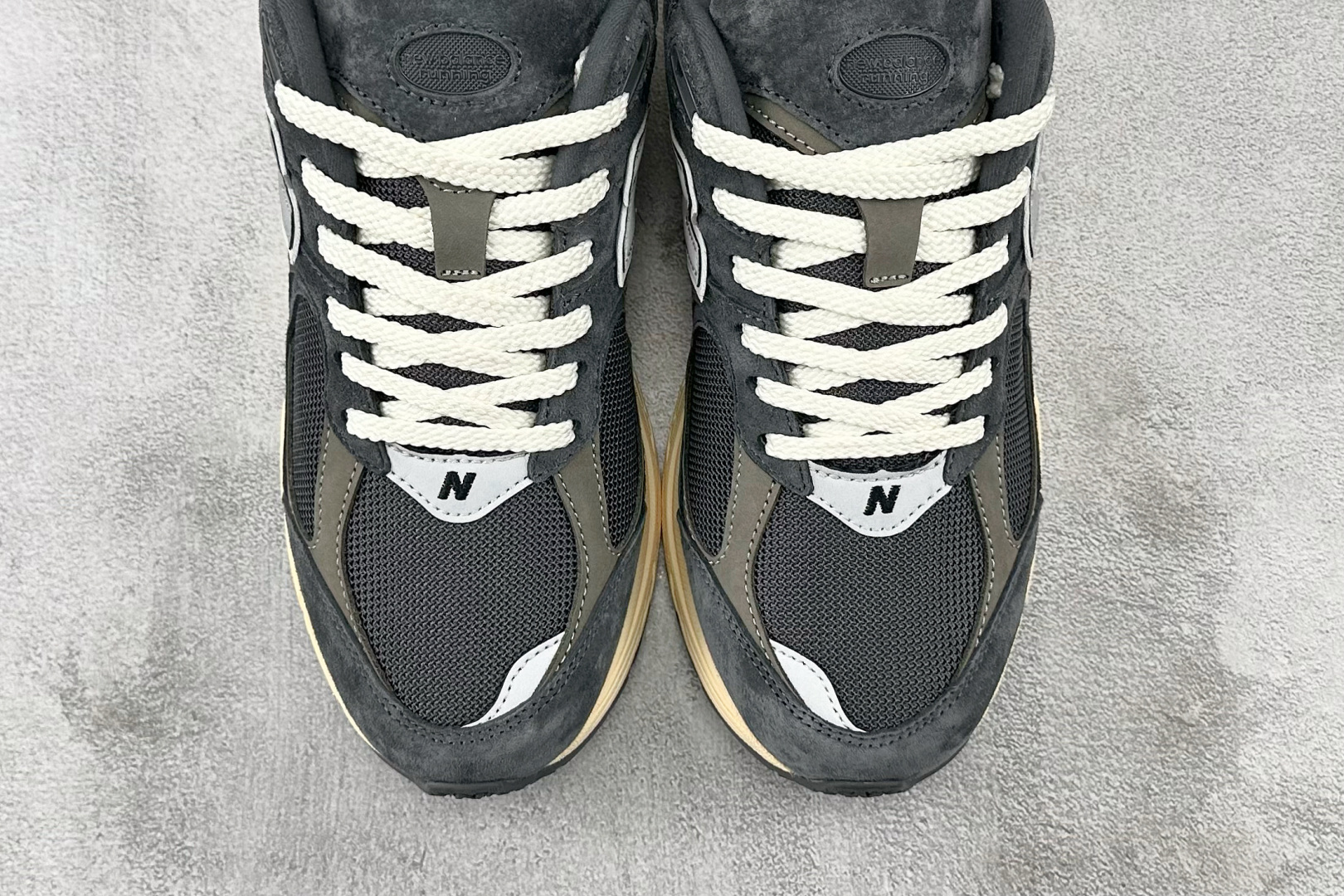K13 版 
New Balance NB 2002R 灰碳色

货号：M2002RHO
尺码：36 3