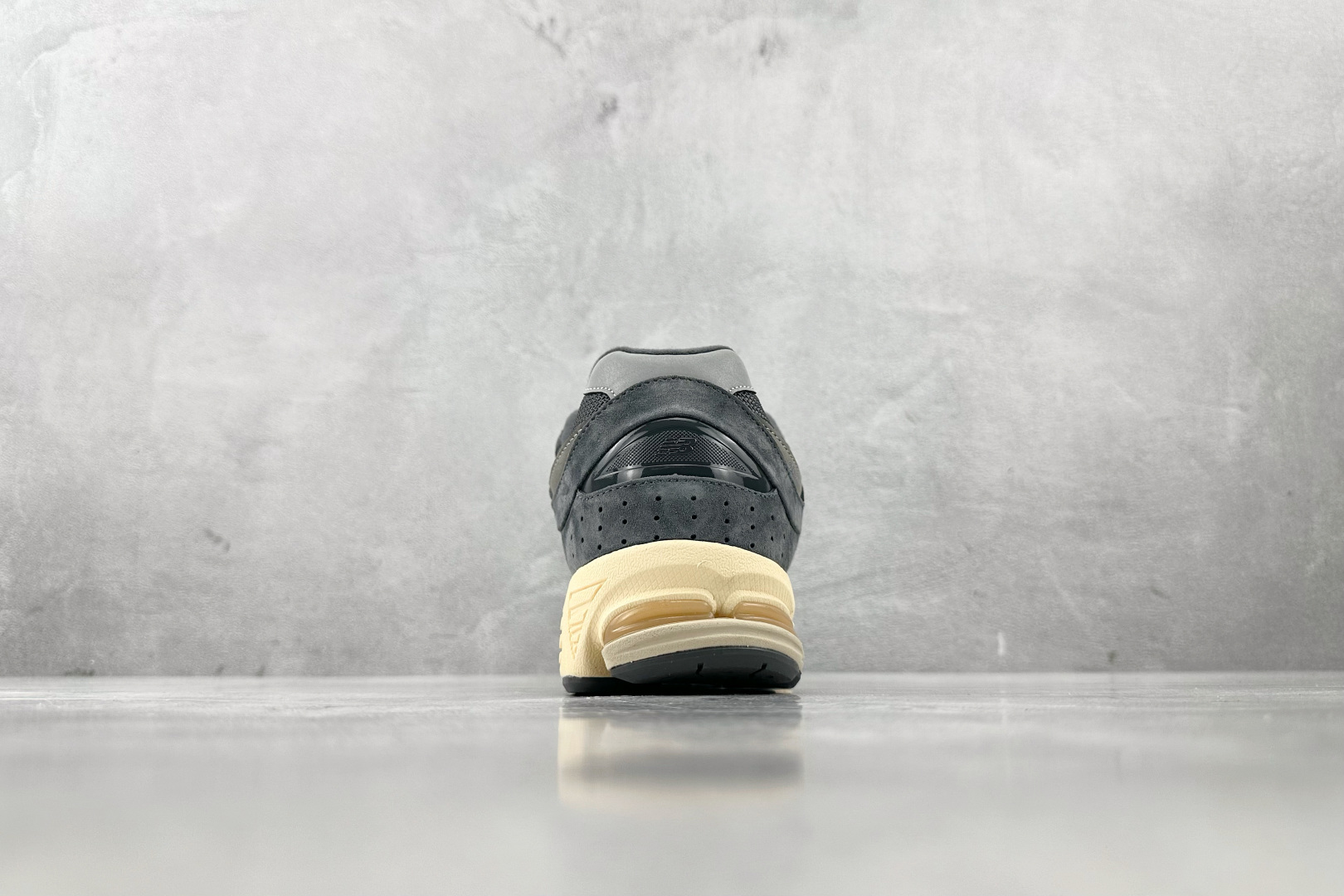 K13 版 
New Balance NB 2002R 灰碳色

货号：M2002RHO
尺码：36 3