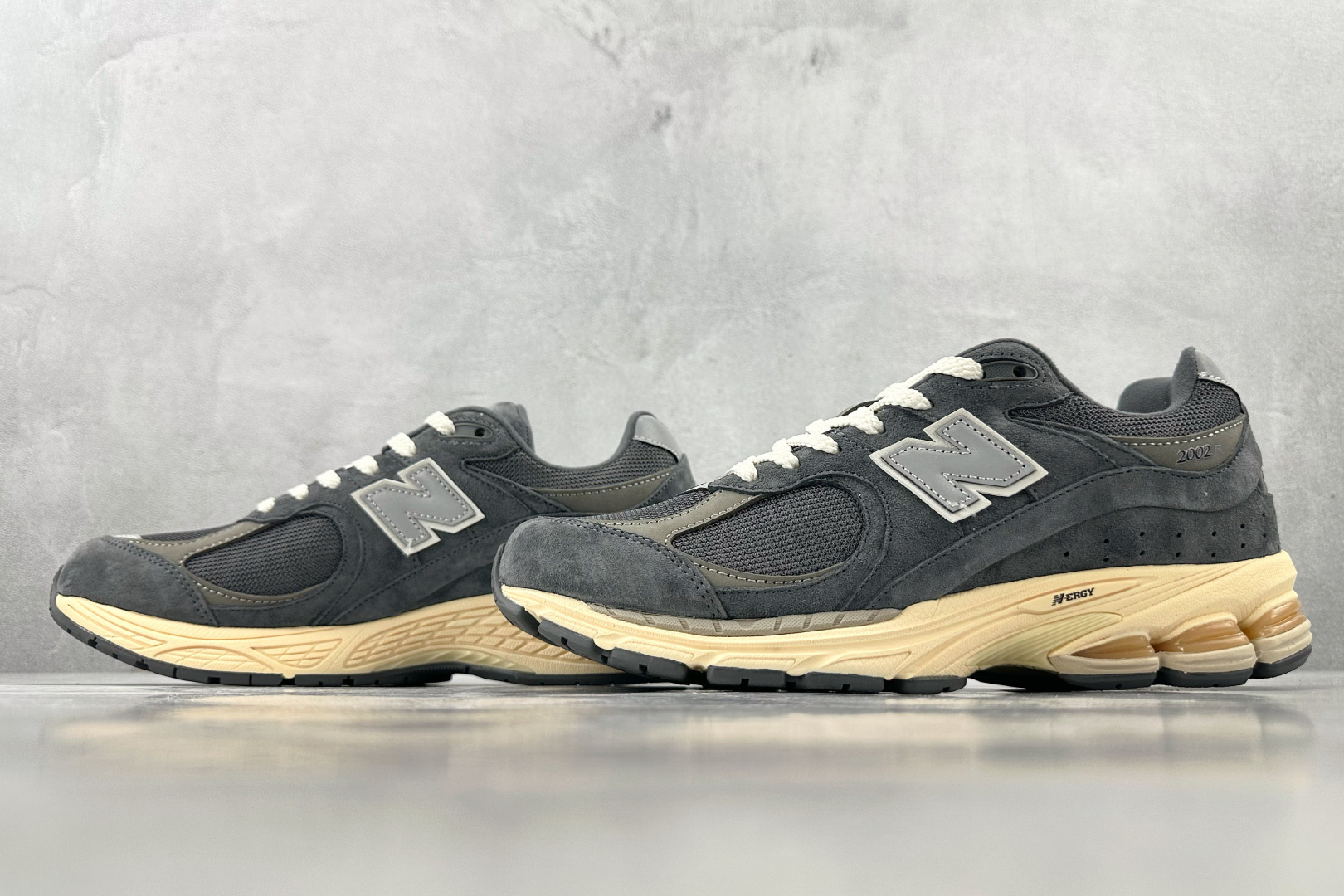 K13 版 
New Balance NB 2002R 灰碳色

货号：M2002RHO
尺码：36 3