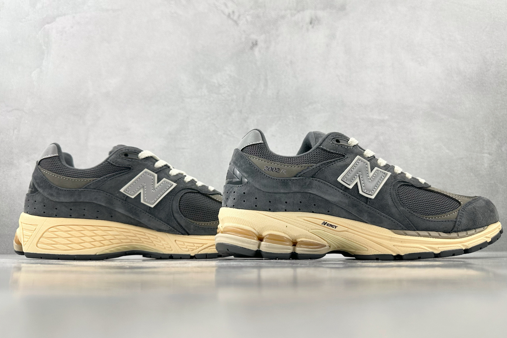 K13 版 
New Balance NB 2002R 灰碳色

货号：M2002RHO
尺码：36 3