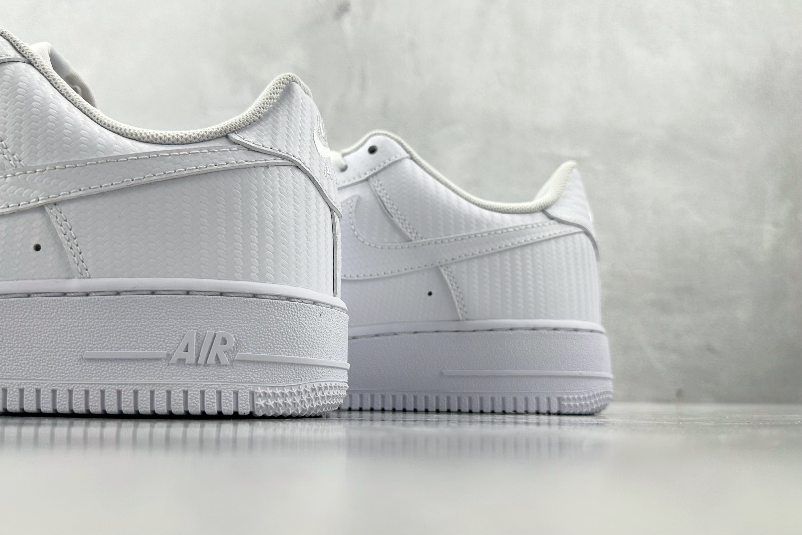 X 版 
Nike AIR FORCE 1'07 白色

货号：HF2886-100
尺码：36 36.