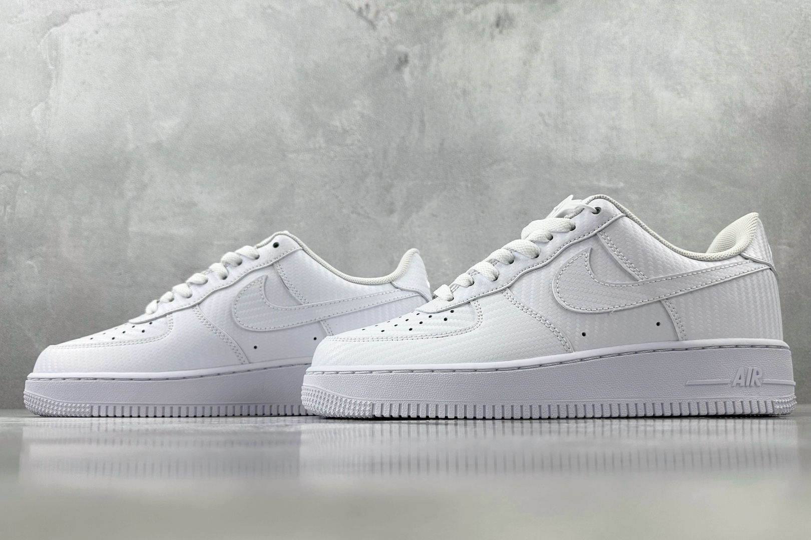 X 版 
Nike AIR FORCE 1'07 白色

货号：HF2886-100
尺码：36 36.