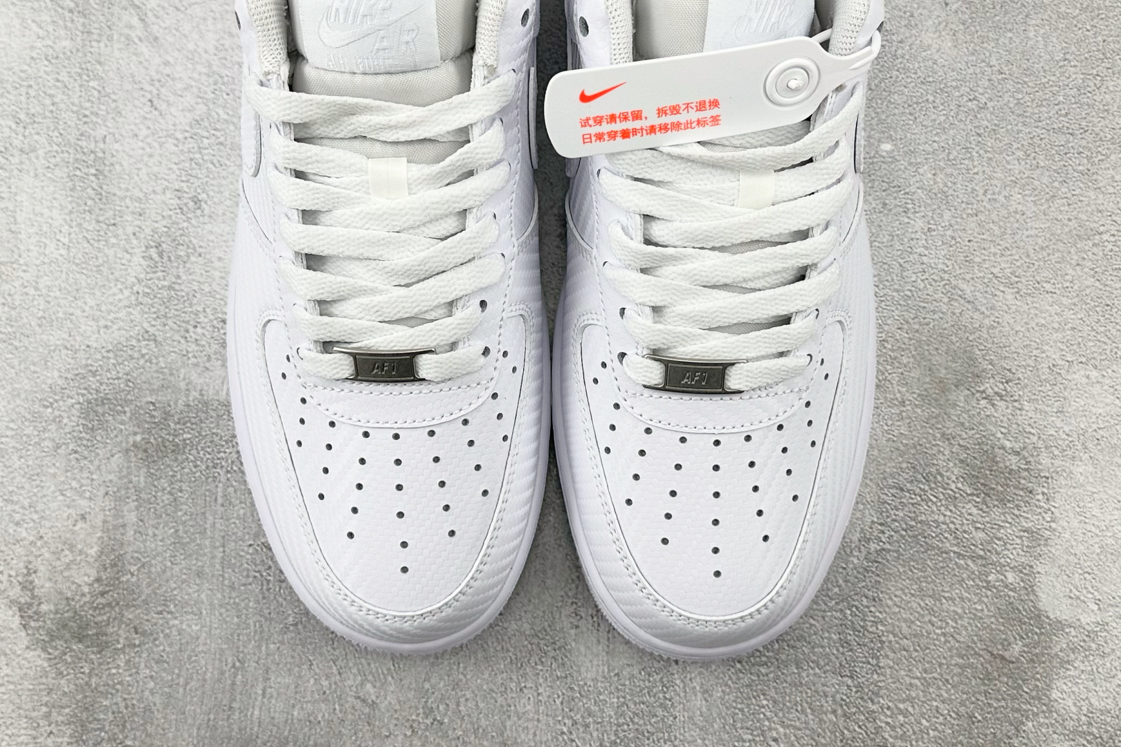 X 版 
Nike AIR FORCE 1'07 白色

货号：HF2886-100
尺码：36 36.