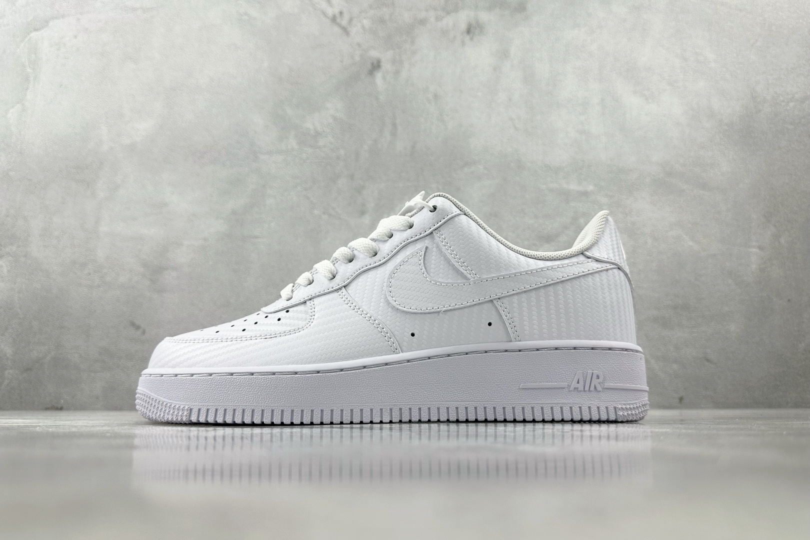 X 版 
Nike AIR FORCE 1'07 白色

货号：HF2886-100
尺码：36 36.