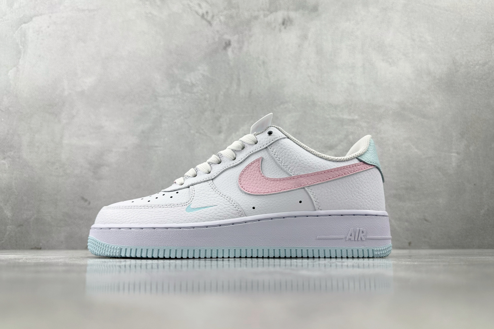 X 版 
Nike AIR FORCE 1'07 白粉色

货号：IH0640-161
尺码：36 36