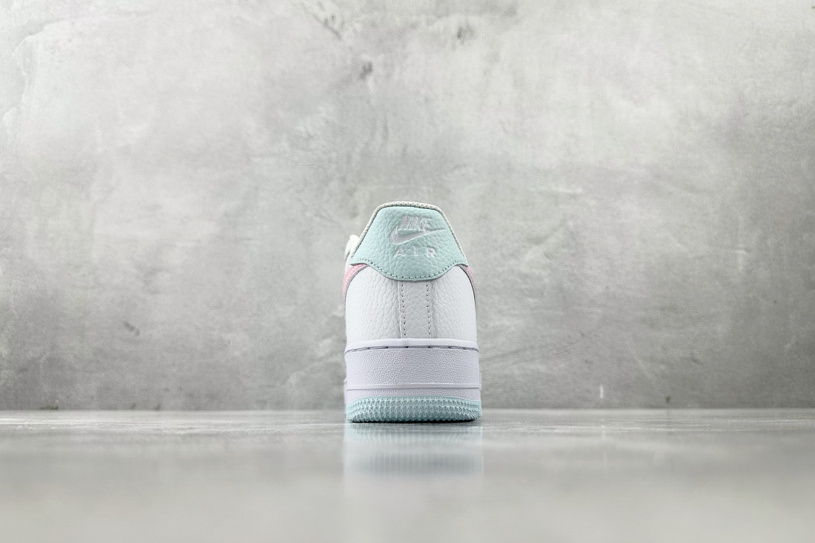 X 版 
Nike AIR FORCE 1'07 白粉色

货号：IH0640-161
尺码：36 36