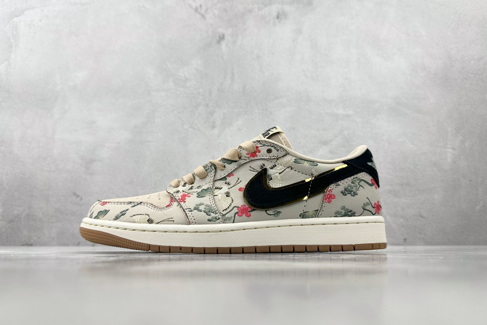 DT 
Rui Hachimura x Jordan Air Jordan 1 Low OG
“Cran