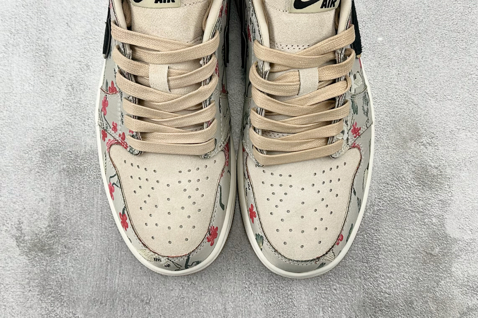 DT 
Rui Hachimura x Jordan Air Jordan 1 Low OG
“Cran