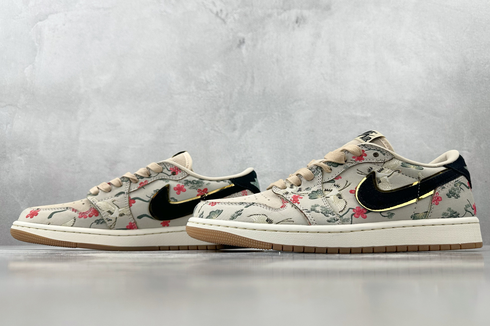 DT 
Rui Hachimura x Jordan Air Jordan 1 Low OG
“Cran