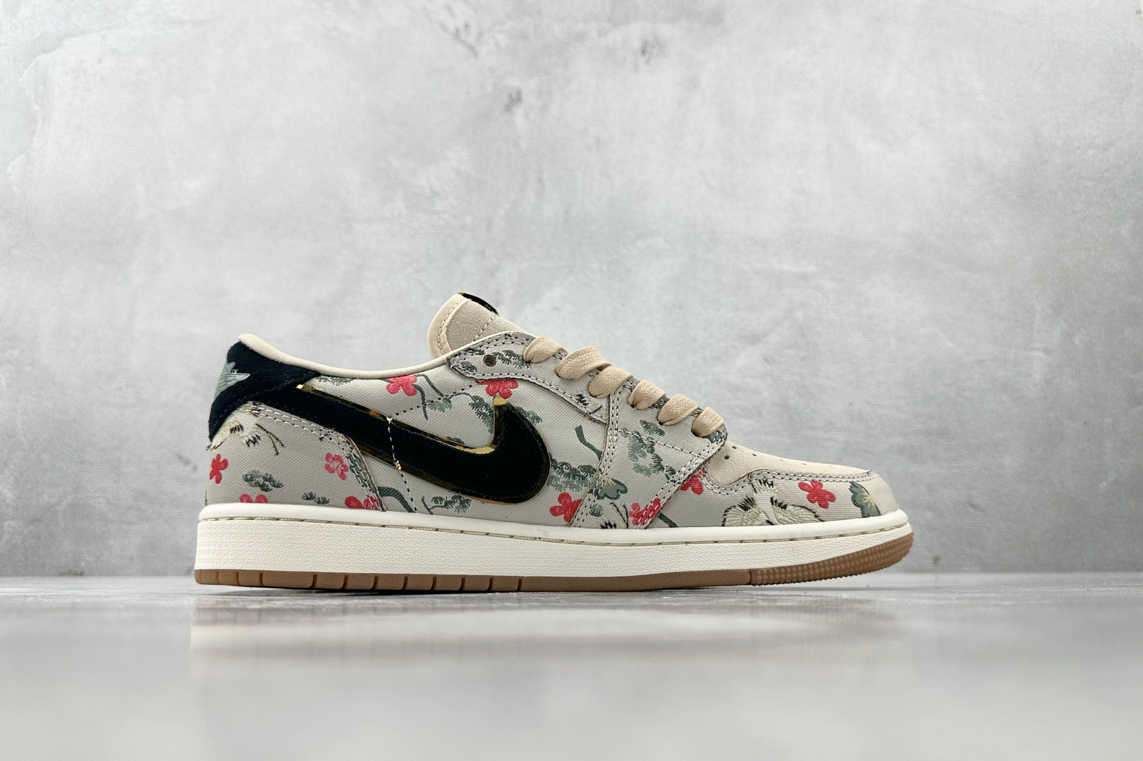 DT 
Rui Hachimura x Jordan Air Jordan 1 Low OG
“Cran
