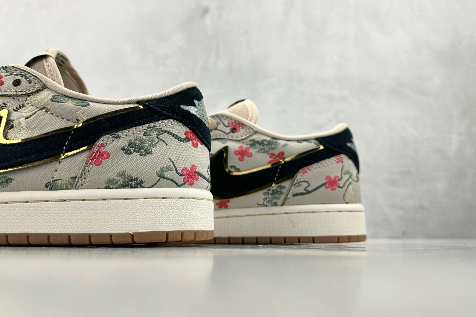DT 
Rui Hachimura x Jordan Air Jordan 1 Low OG
“Cran