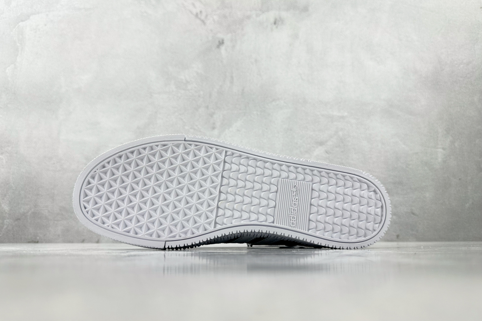 R 版 
出口订单 adidas originals Samba 松糕底 黑

货号 ：FV0766
尺