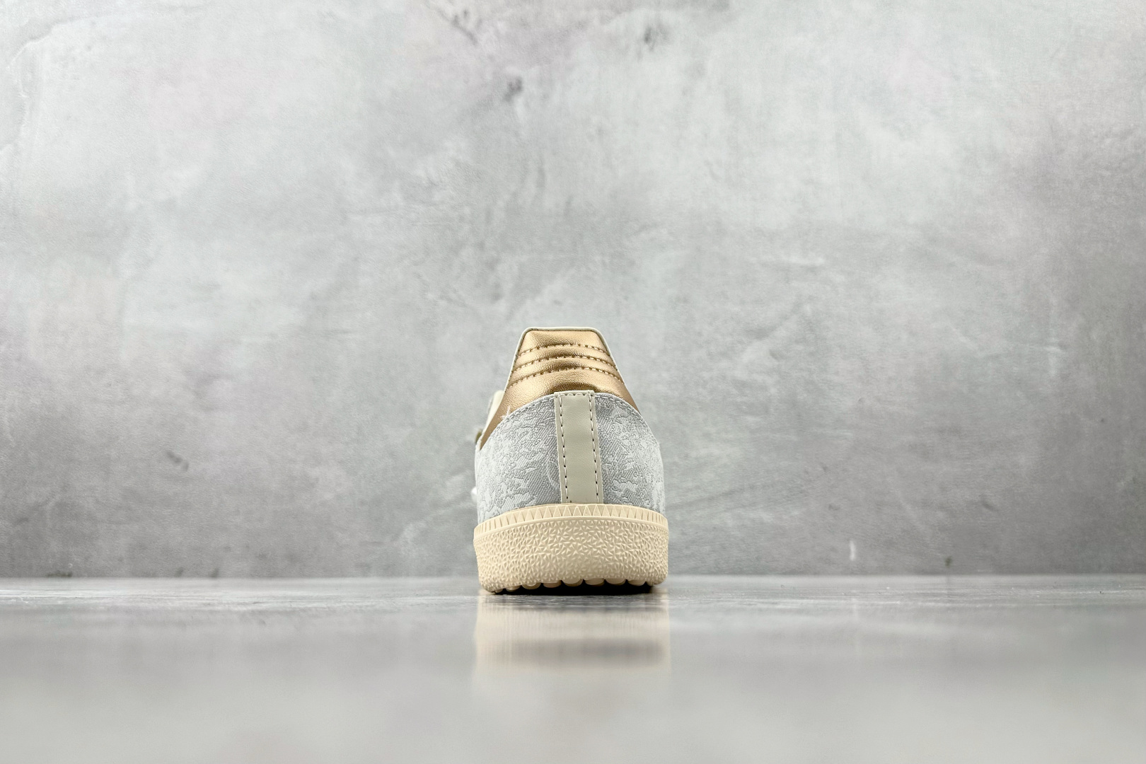 R 版 
出口订单  adidas originals SAMBA OG浅灰

货号 ：JQ2616
尺