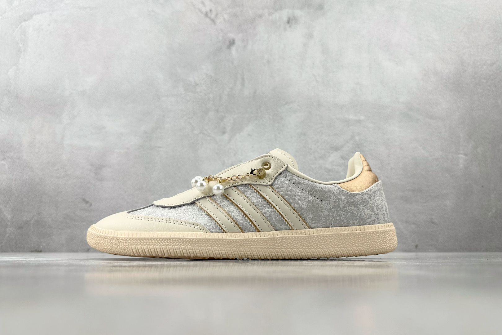R 版 
出口订单  adidas originals SAMBA OG浅灰

货号 ：JQ2616
尺